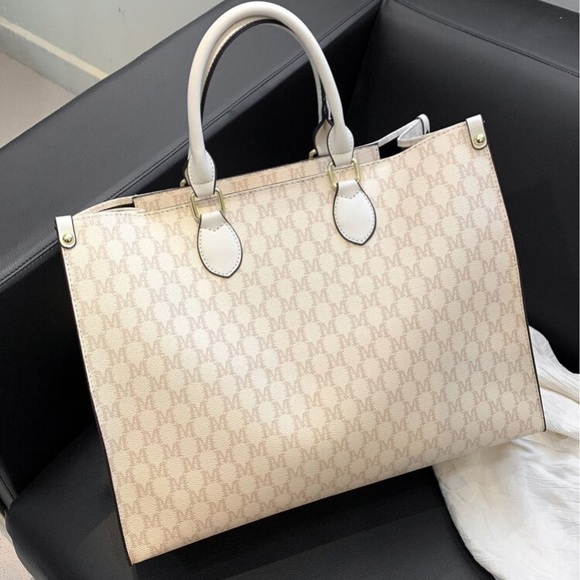 New Inventory 💥Fashion Trend Print Four Seasons Versatile Travel Bag💥 - Picture 5 of 7